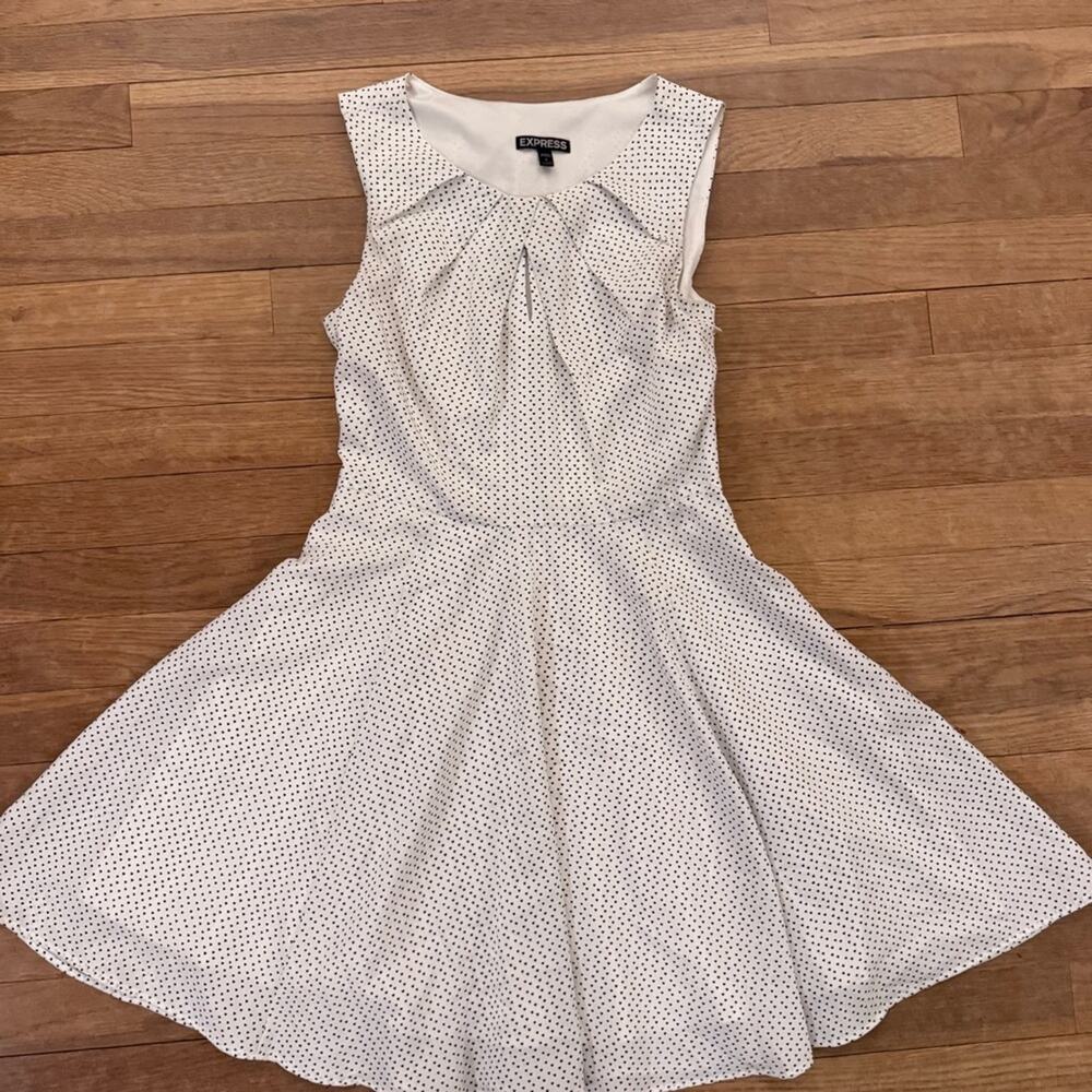 Express white black hearts mini shift dress size 4
 b45